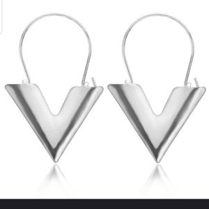 Really Cute SILVER V Dangle Earrings